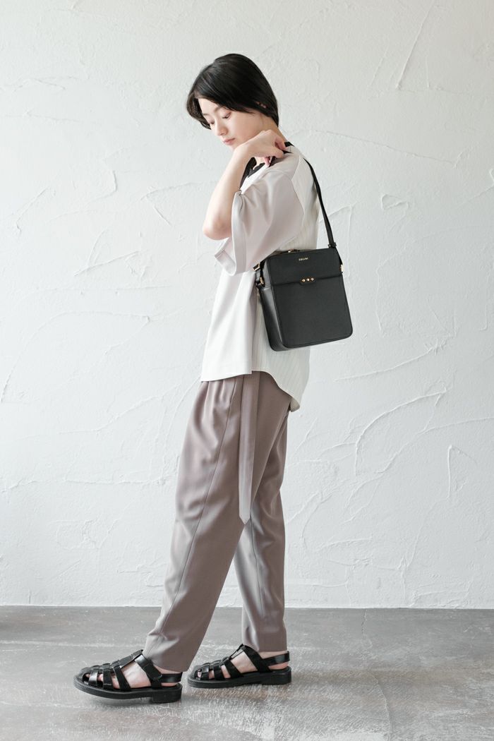 日本卸売 CULLNI クルニ Square leather shoulder bag - バッグ