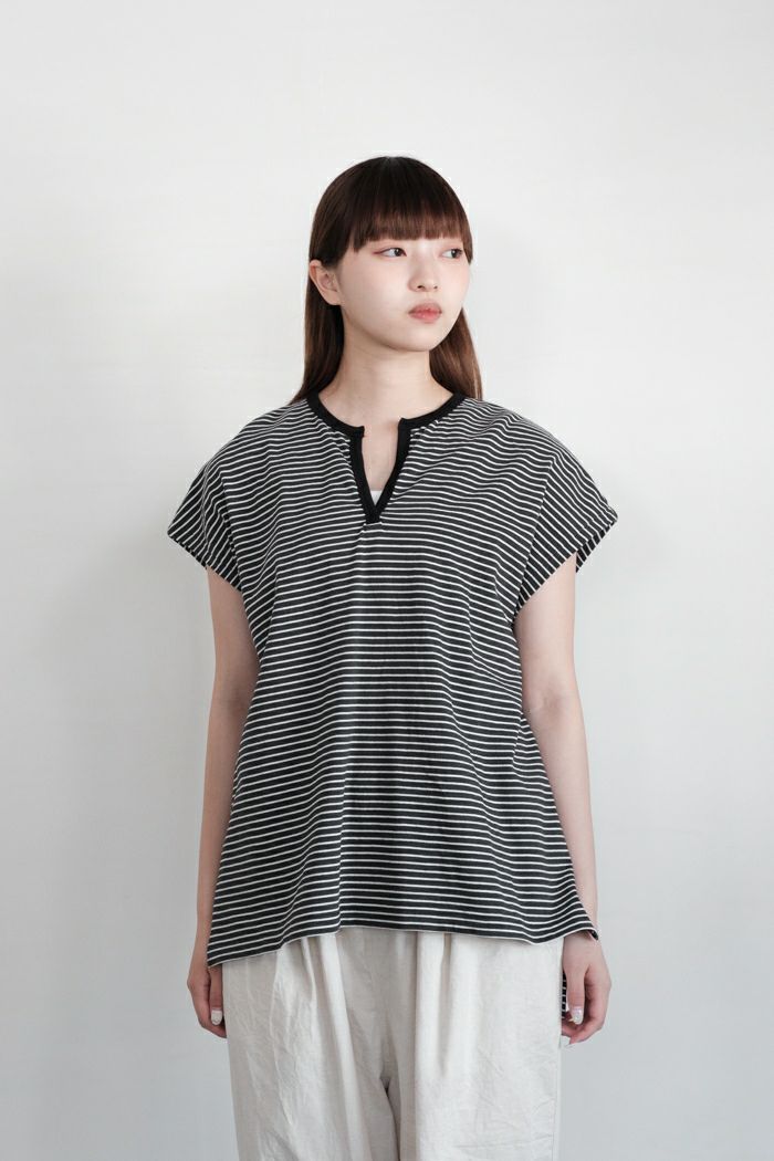 yuni ユニ <BR>カットボーダースクエアプルオーバー(24SS)