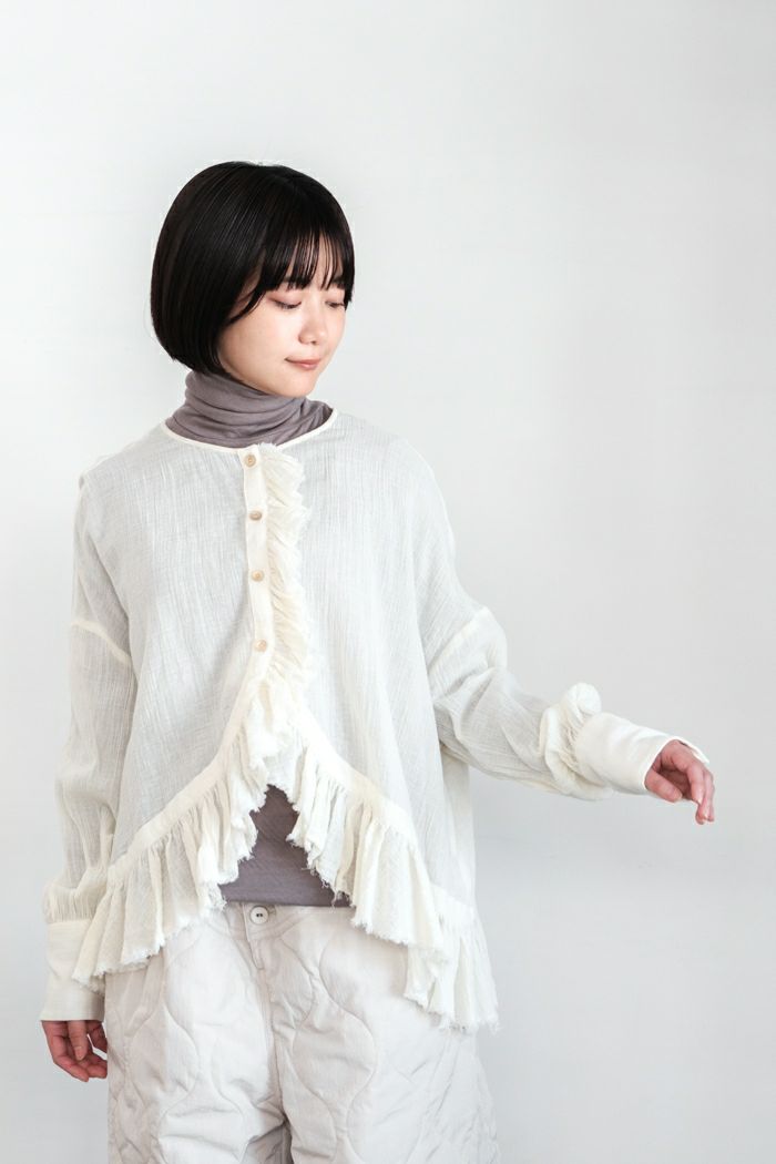 ROBE de PEAU ローブデポー <br>LOW EDGE RUFFLE BLOUSE(24AW)