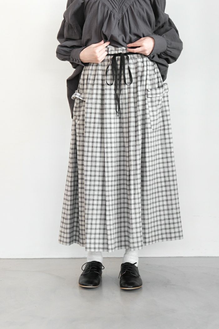 MAGALI マガリ コットンリネン・カロー・タック＆ポケット・スカート