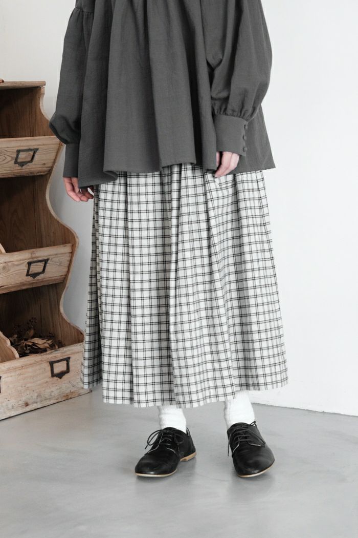 MAGALI マガリ コットンリネン・カロー・タック＆ポケット・スカート