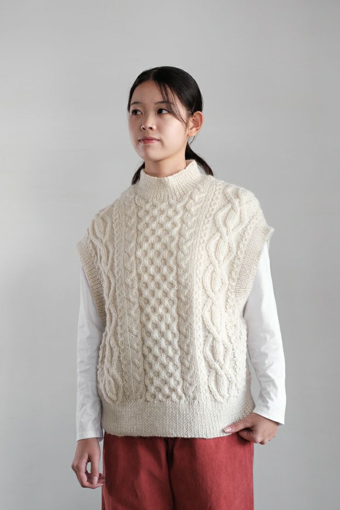 yuni ユニ ネパールハンドニット ケーブル編みベスト(24AW) | T.T. GARRET