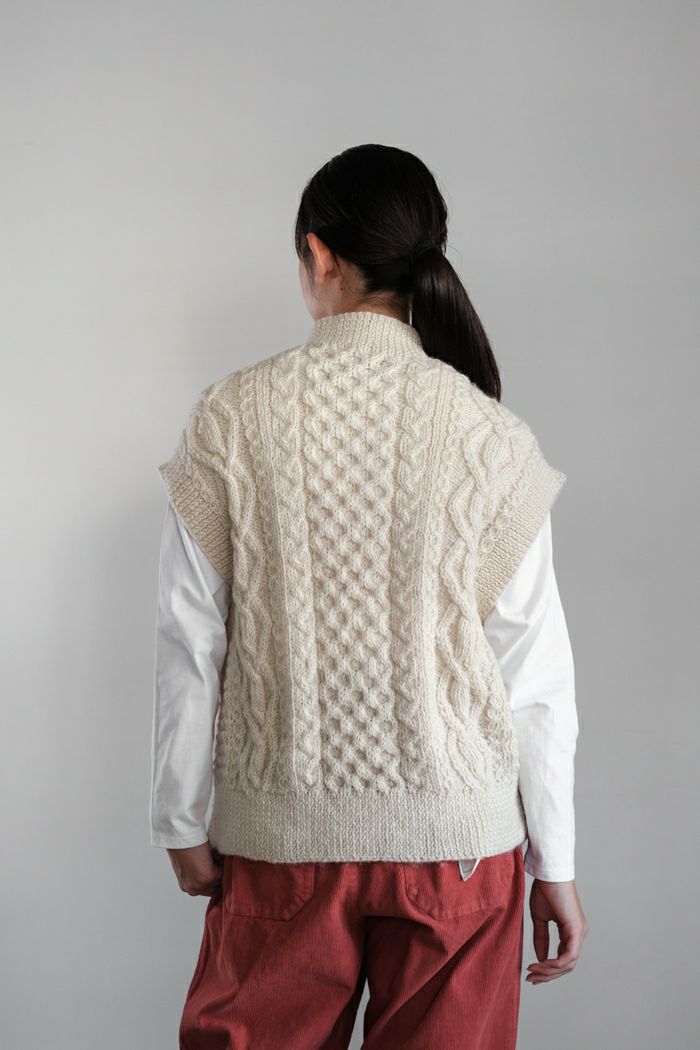yuni ユニ ネパールハンドニット ケーブル編みベスト(24AW) | T.T. GARRET