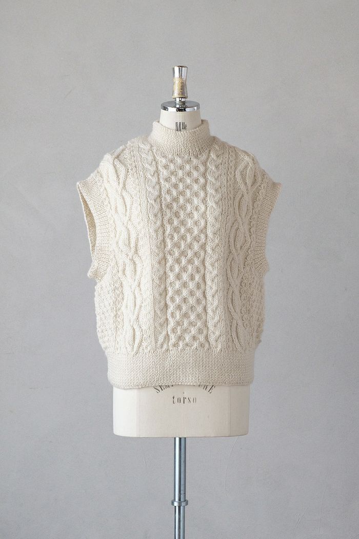 yuni ユニ ネパールハンドニット ケーブル編みベスト(24AW) | T.T. GARRET