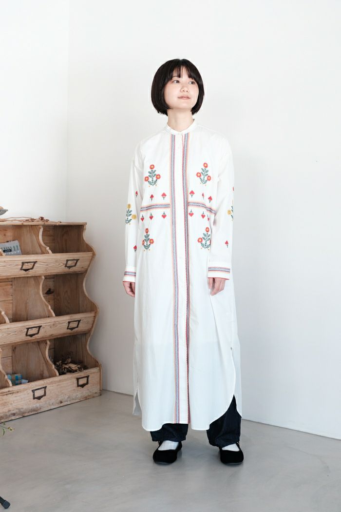 yuni ユニ <BR>C/embrodelyシャツワンピース(24AW)