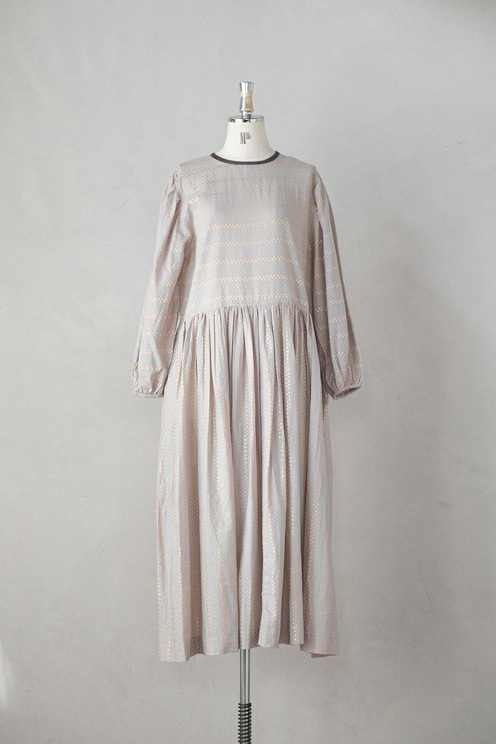 e’ternite’ de Soi-e エテルニテドゥソワ <BR>ドビーストライプ柄金糸入りギャザーワンピース(24AW)