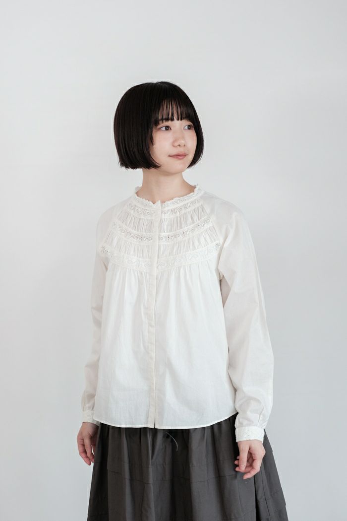 Pont de Chalons ポンデシャロン <br>コットンラウンドレースブラウス(24AW)