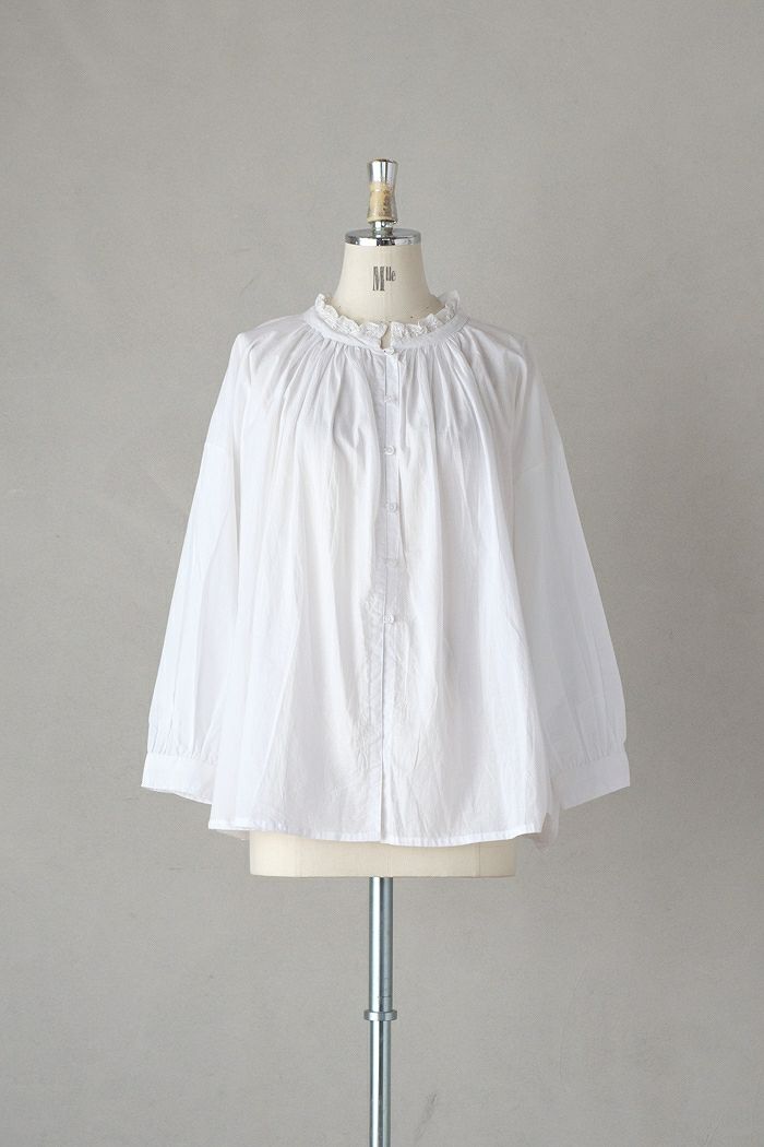 SOIL ソイル <BR>60'S CAMBRIC PLAIN WITH LACE NECK GATHERD SMOCK(24AW)