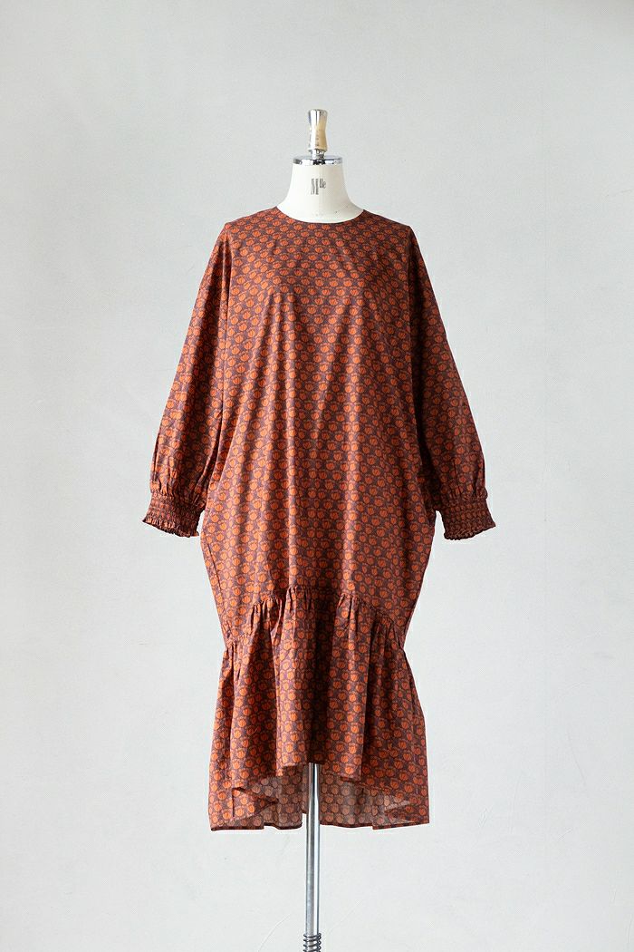 PARIS DE AOUNE パリドゥアオウネ <br>リバティプリント クルーネックコクーン ギャザーワンピース(25SS Pre)