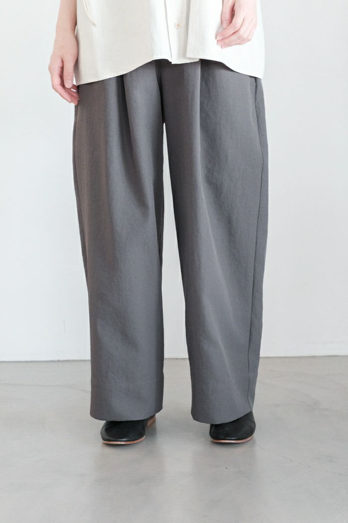 Dulcamara ドゥルカマラ <br>ドライポリ シンプル2タックワイドパンツ(25SS)