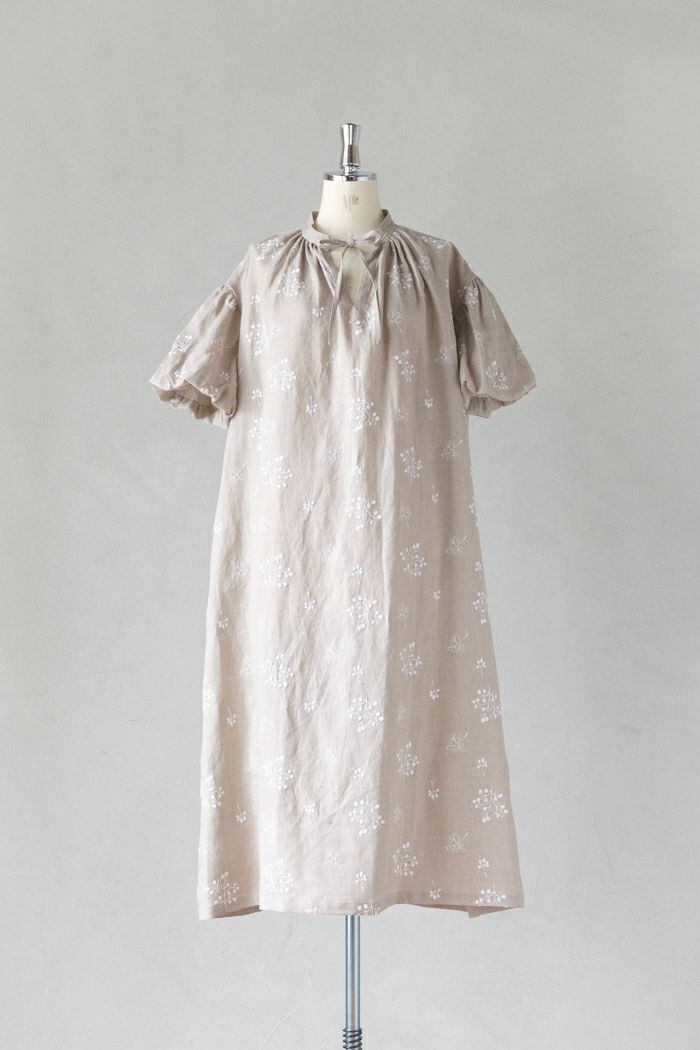 MAGALI マガリ <br>TSUBOMI リネン・バルーン袖ペザントワンピース(25SS)
