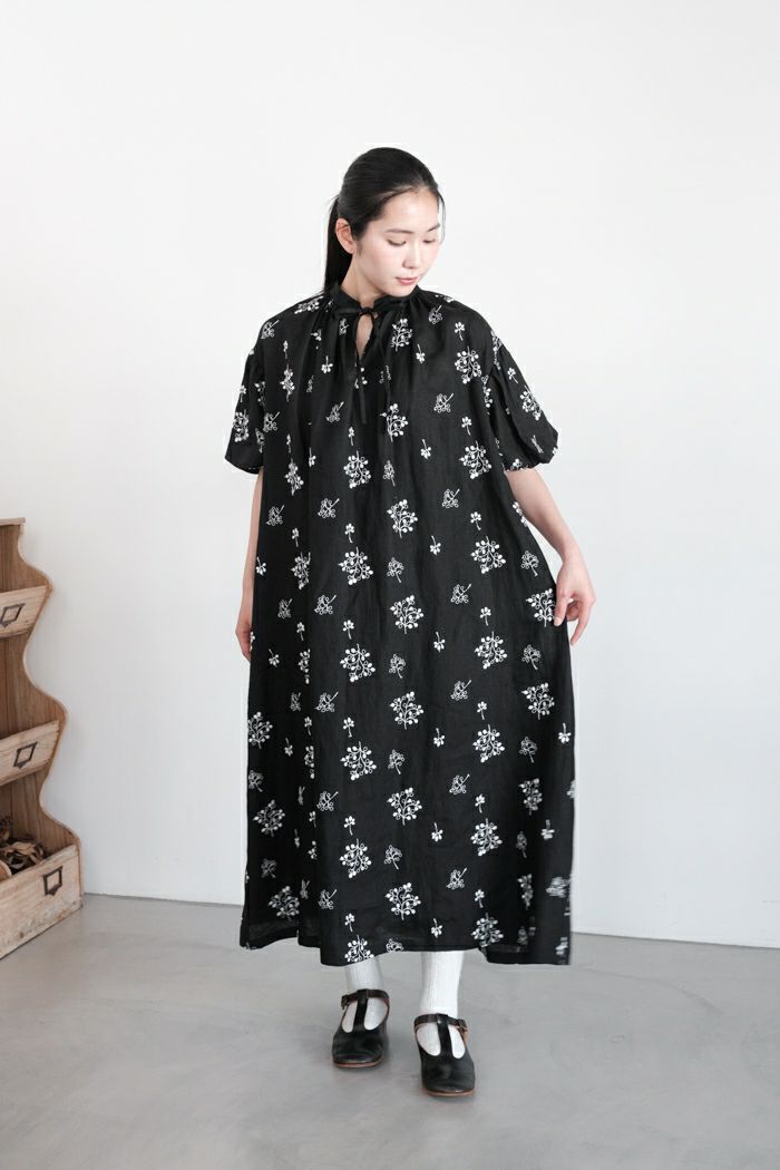 MAGALI マガリ <br>TSUBOMI リネン・バルーン袖ペザントワンピース(25SS)