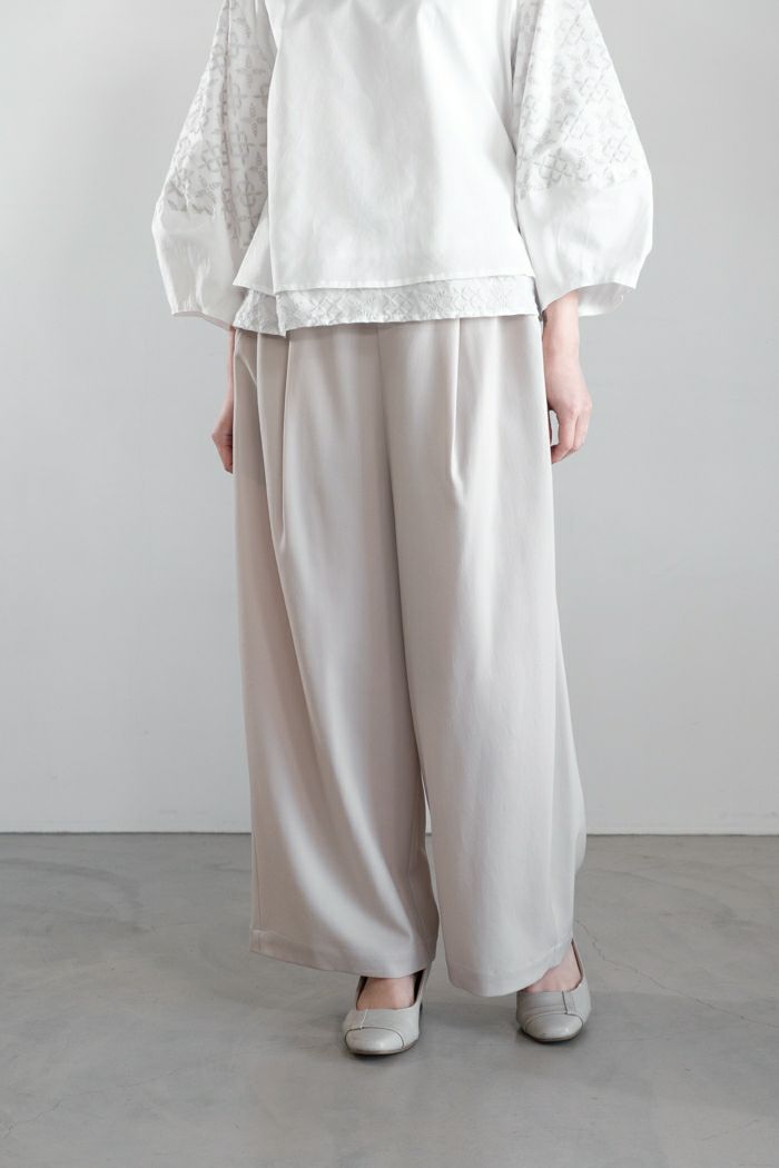Utilite ユティリテ <BR>ギャバストレッチ タックパンツ(25SS)