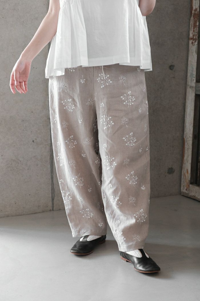 MAGALI マガリ TSUBOMI リネン・テーパードパンツ(25SS) | T.T. GARRET