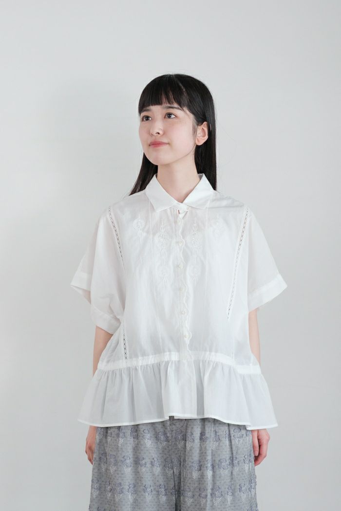 NATIVE VILLAGE ネイティブヴィレッジ <br> No.05：花刺繍ショートスリーブブラウス(25SS)