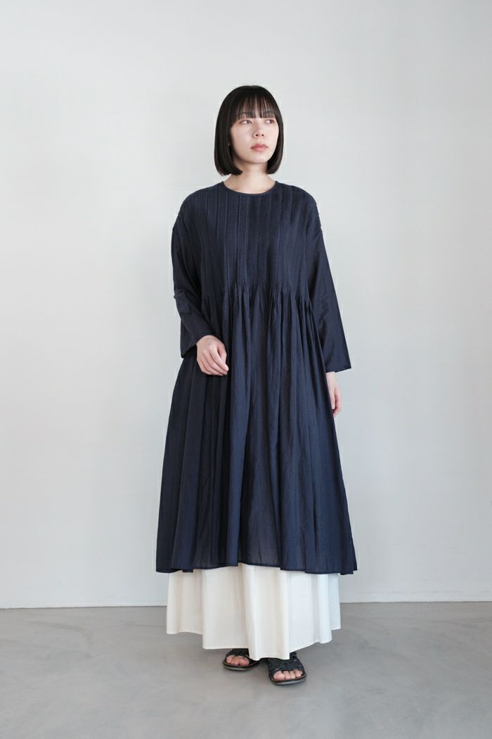 maison de soil メゾン ド ソイル<BR>100s KHADI (100s×150s) CREW-NECK 3/4SL SHIRT DRESS WITH RANDOM PLEATS(25SS)