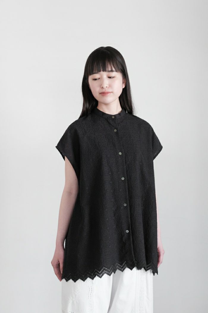 yuni ユニ <BR>単色スカラップ刺繍ブラウス(25SS)