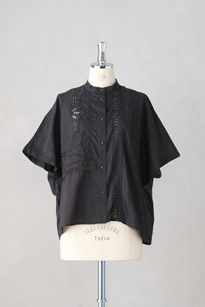 yuni ユニ <BR>カットワーク刺繍スクエアブラウス(25SS)