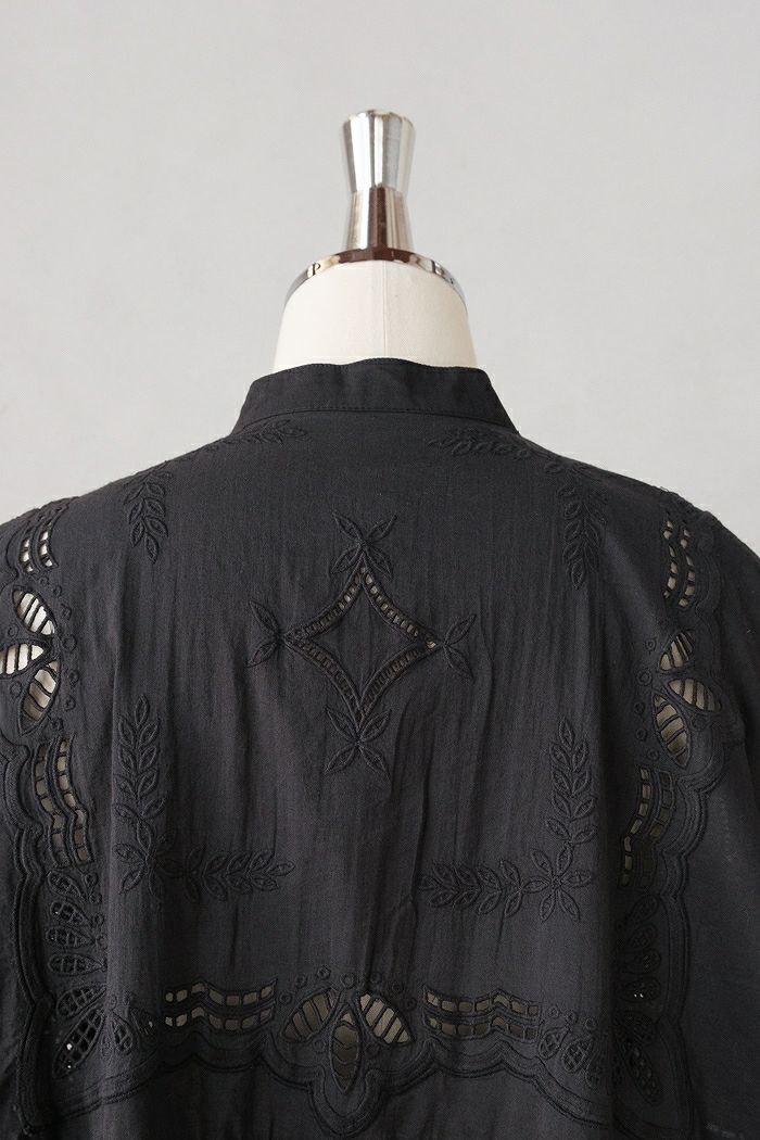 yuni ユニ カットワーク刺繍スクエアブラウス(25SS) | T.T. GARRET