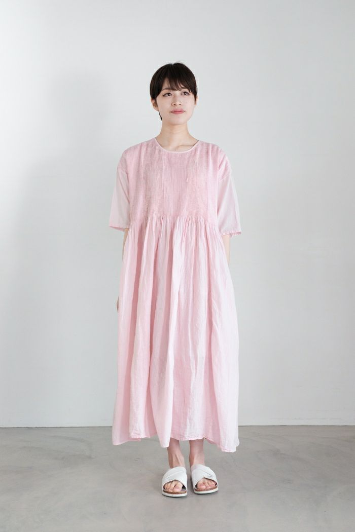 maison de soil メゾン ド ソイル<BR>COTTON &LINEN PATCHWORK (OVERDYE) CREW-NECK S/SL SHIRT DRESS WITH MINI PINTUCK(25SS)