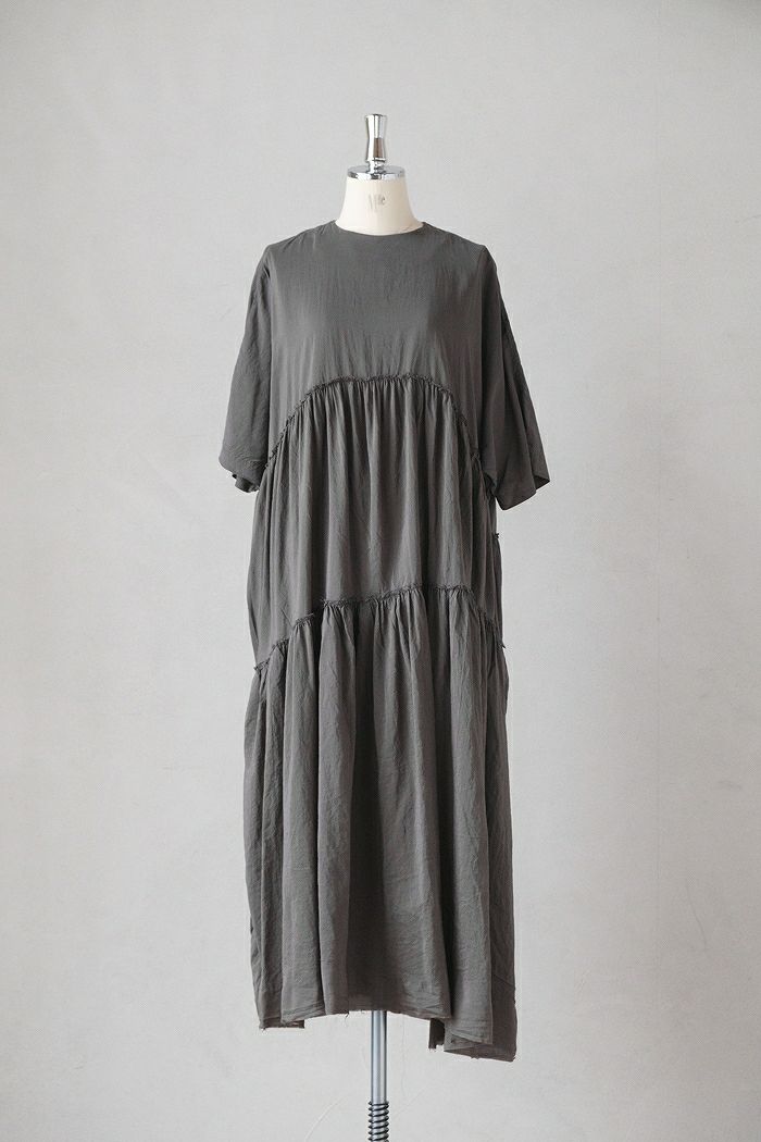 quitan キタン <BR>SQUEESED TIERED DRESS (25SS)