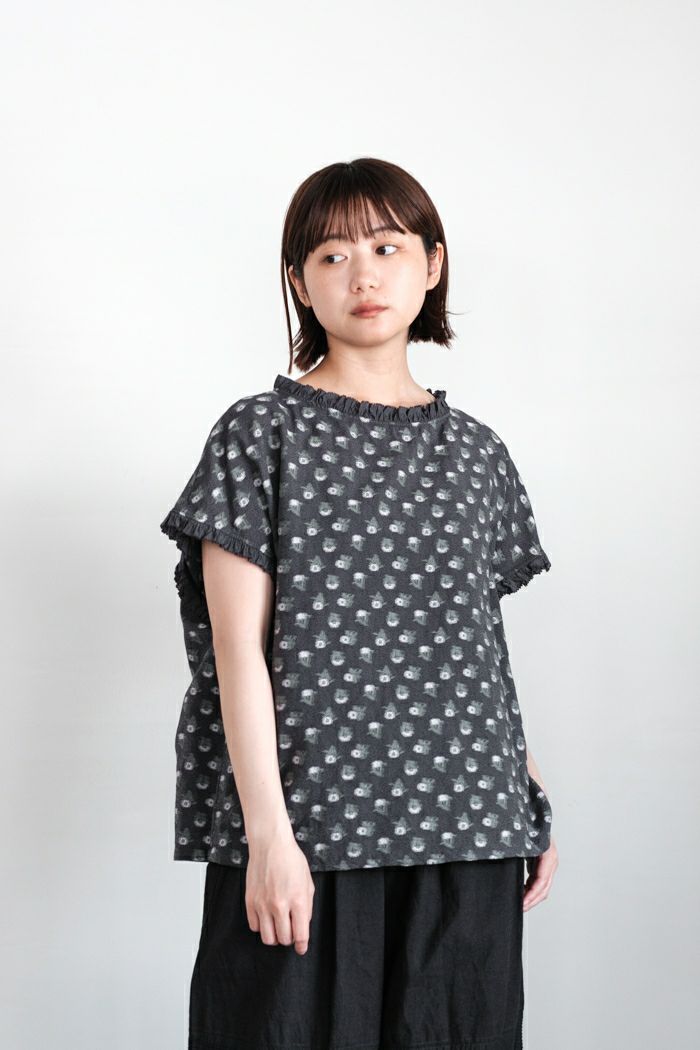 qiri キリ <BR>追憶の花 jacquard　frill ブラウス(25SS)