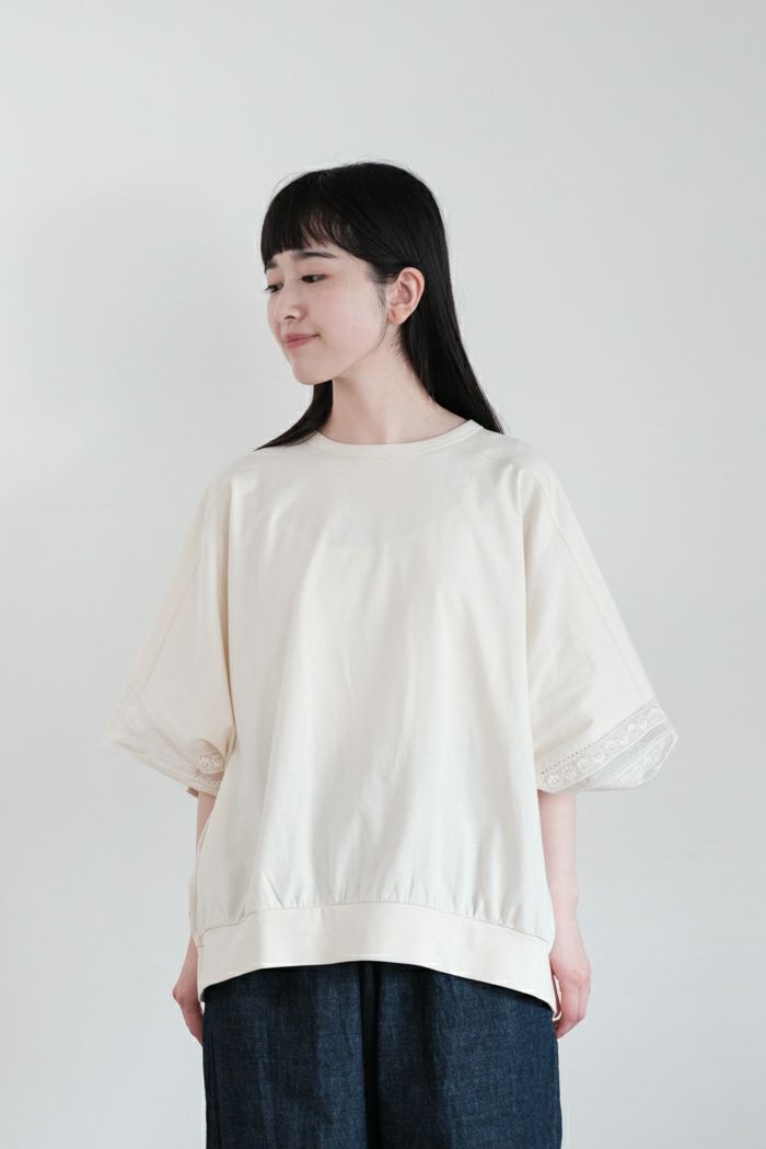 Porter des boutons ポルテデブトン <br>袖口レースオーバルプルオーバー(25SS)