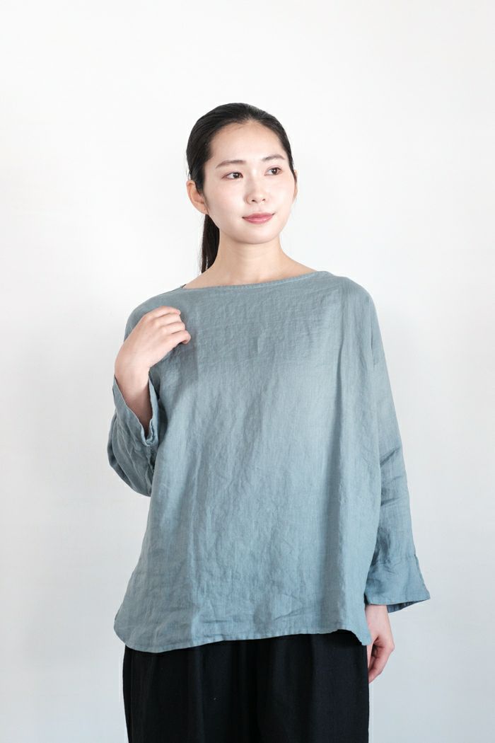 ARTE POVERA アルテポーヴェラ <BR>リネン染め　ボートネックシャツ (25SS)