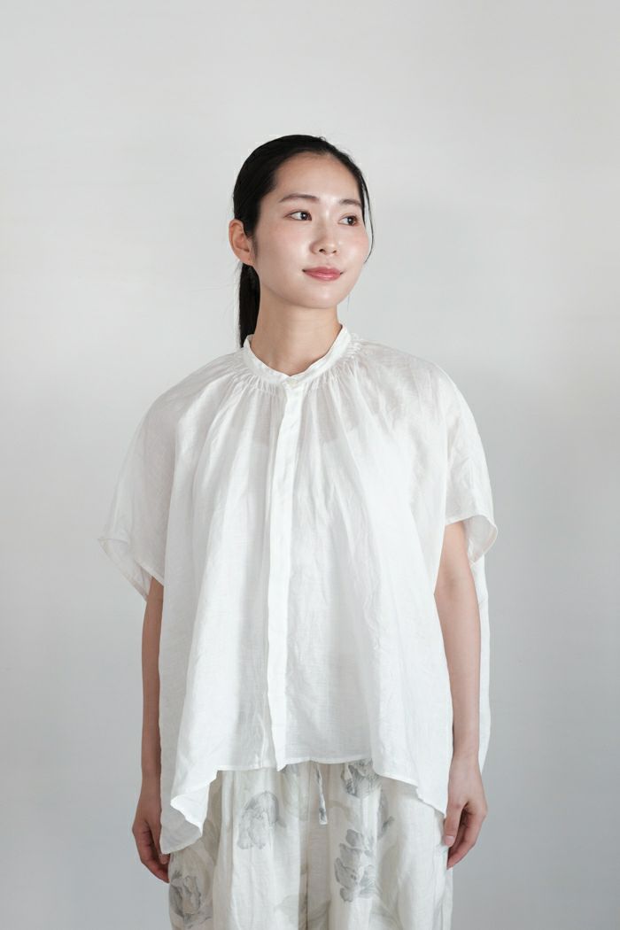 UNIVERSAL TISSU ユニヴァーサルティシュ <br>フレンチリネン比翼開きシャーリングワイドブラウス(25SS)