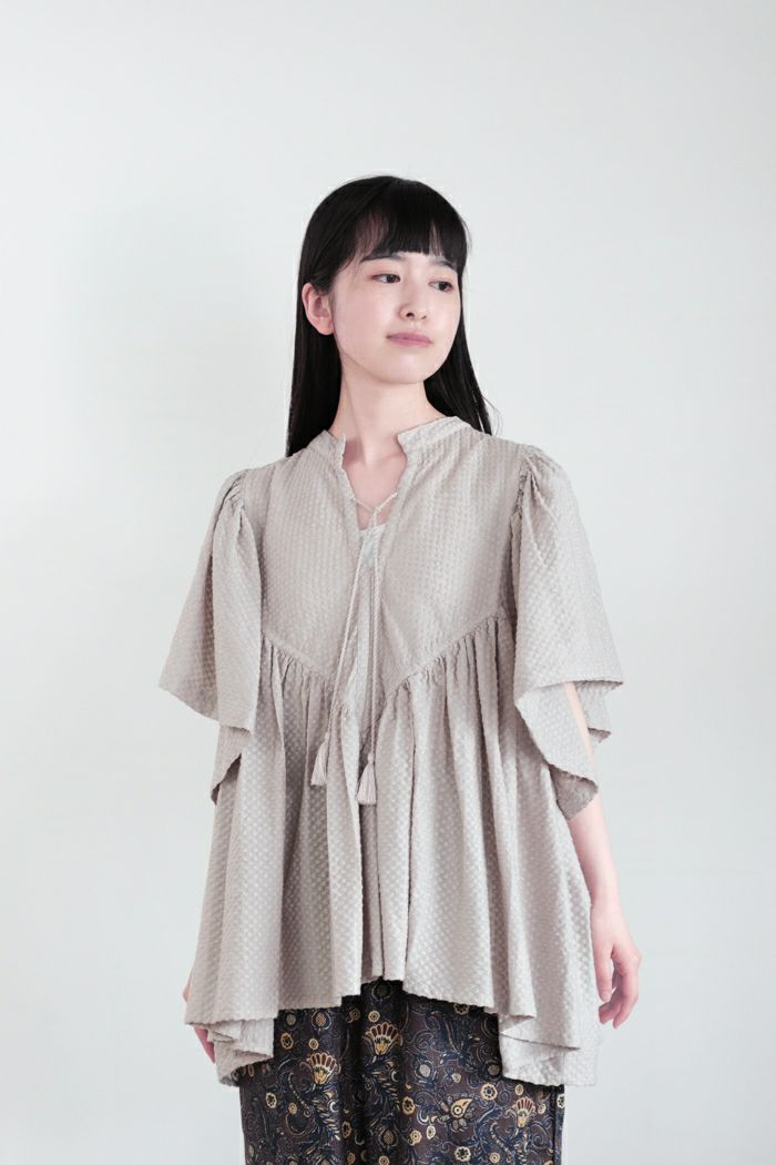 e’ternite’ de Soi-e エテルニテドゥソワ <BR>総刺繍無地切り替えブブラウス(25SS)