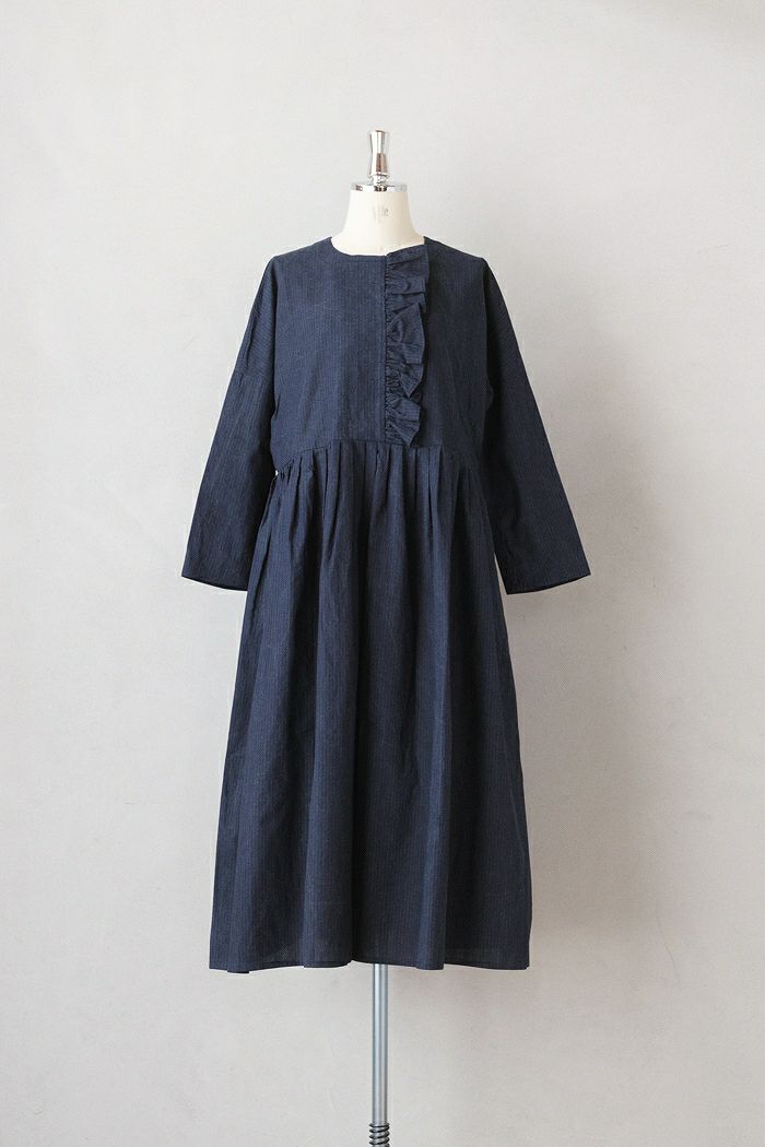 magali コットンフリルワンピース MAGALI マガリ 墨染めコットンリネンフリルワンピース(25AW
