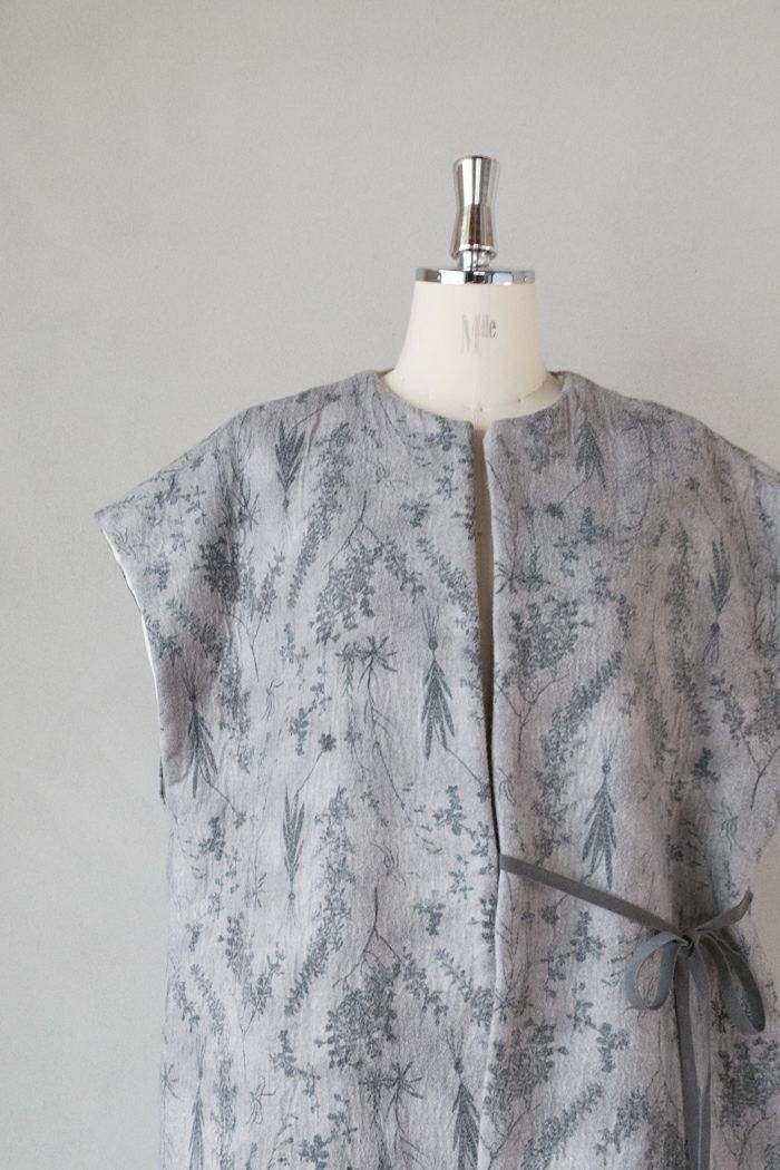 qiri キリ old letter flowers long gilet(25AW) | T.T. GARRET