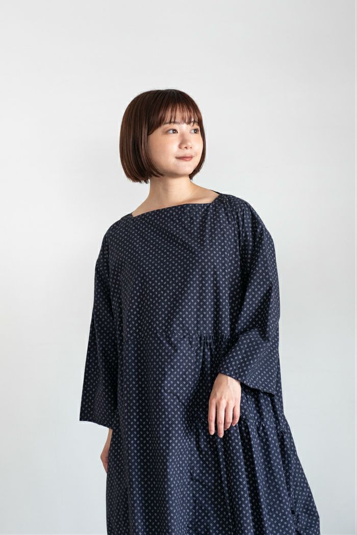 aodress_アオドレス　グレー花刺繍チュニック aodress_アオドレス グレー花刺繍チュニック AODRESS アオドレス boat
